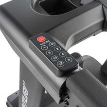 Laden Sie das Bild in den Galerie-Viewer, Tunturi Platinum TR30 Core Treadmill